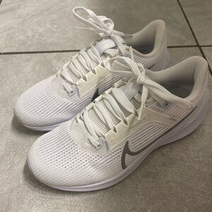 WOMEN'S NIKE ZOOM PEGASUS 40 RUNNING SHOES